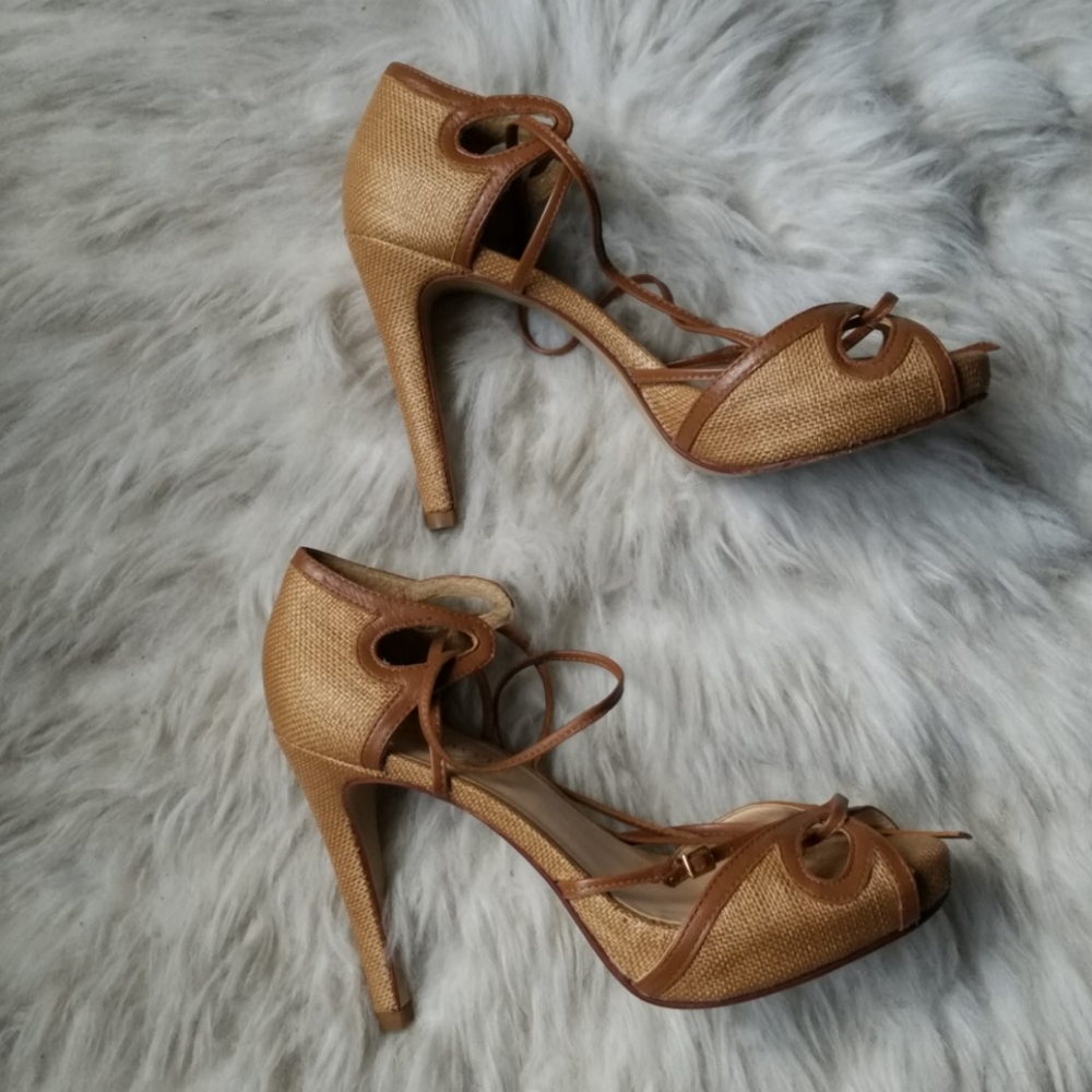👠Talbots Woven Tan Double-Strap Peep-Toe Heels